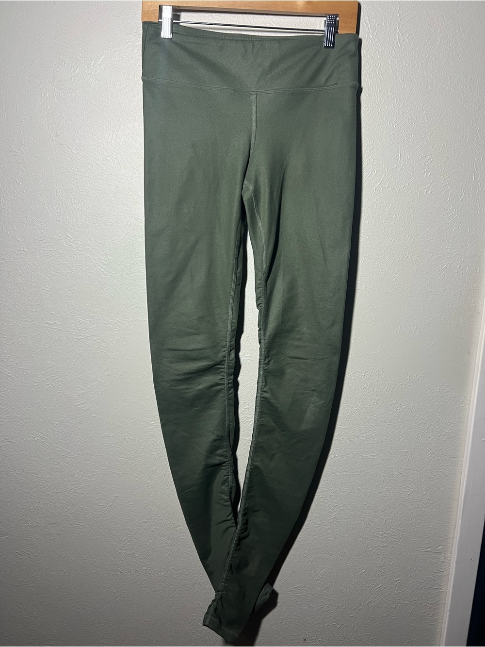 Women’s alo Olive Green Leggings size Small